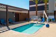 Swimming Pool Holiday Inn Express & Suites LAS VEGAS - E TROPICANA, an IHG Hotel