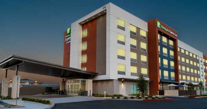 Exterior Holiday Inn Express & Suites LAS VEGAS - E TROPICANA, an IHG Hotel