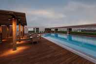 Swimming Pool Holiday Inn JAIPUR CITY CENTRE, an IHG Hotel