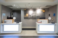 Lobby Holiday Inn Express & Suites LOUISVILLE SOUTH-HILLVIEW, an IHG Hotel