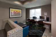 Functional Hall Holiday Inn Express & Suites LOUISVILLE SOUTH-HILLVIEW, an IHG Hotel