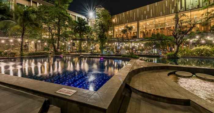 Kolam Renang Holiday Inn CIKARANG JABABEKA, an IHG Hotel