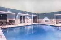 Swimming Pool Holiday Inn Express & Suites LA GRANGE - LOUISVILLE AREA NE, an IHG Hotel