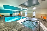 Swimming Pool Holiday Inn Express & Suites MINDEN, an IHG Hotel