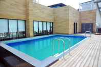 Swimming Pool Holiday Inn GURUGRAM SECTOR 90, an IHG Hotel