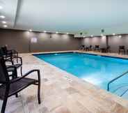 Swimming Pool 3 Holiday Inn Express & Suites DELAND SOUTH, an IHG Hotel