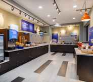 Restaurant 5 Holiday Inn Express & Suites DELAND SOUTH, an IHG Hotel
