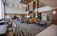 Lobi 2 Staybridge Suites HOLLAND, an IHG Hotel