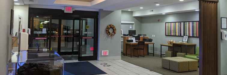 Lobby Holiday Inn Express & Suites CLAYPOOL HILL (RICHLANDS AREA), an IHG Hotel