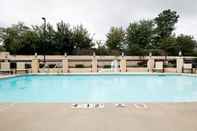 Swimming Pool Holiday Inn Express ATLANTA-STONE MOUNTAIN, an IHG Hotel