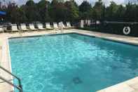 Swimming Pool Holiday Inn Express & Suites GREENSBORO - AIRPORT AREA, an IHG Hotel