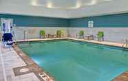 Swimming Pool 3 Holiday Inn Express & Suites OTTAWA, an IHG Hotel