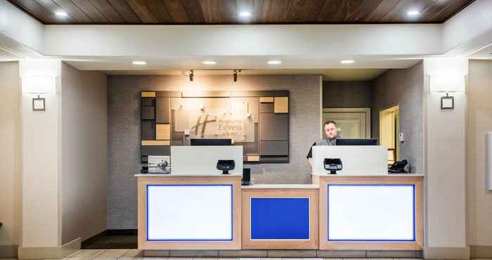 Lobby Holiday Inn Express & Suites LEWISBURG, an IHG Hotel