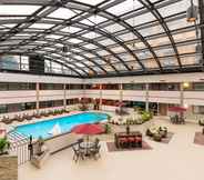 สระว่ายน้ำ 3 Independent (SPHC) BROOKFIELD-MILWAUKEE HOTEL, an IHG Hotel