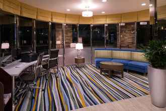 Lobi 4 Holiday Inn Express & Suites PASADENA - LOS ANGELES, an IHG Hotel