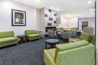 Lobby Holiday Inn Express & Suites TRINIDAD, an IHG Hotel