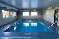 Swimming Pool Holiday Inn Express & Suites RATON, an IHG Hotel