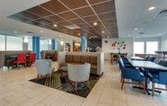 Bar, Cafe and Lounge 4 Holiday Inn Express CINCINNATI NORTH - MONROE, an IHG Hotel