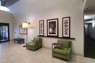 Lobi Holiday Inn Express LORDSTOWN-NEWTON FALLS/WARREN, an IHG Hotel