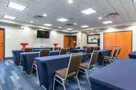 Functional Hall Holiday Inn Express & Suites NEW MARTINSVILLE, an IHG Hotel