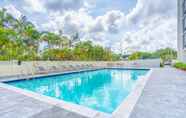 Hồ bơi 7 Holiday Inn MIAMI-INTERNATIONAL AIRPORT, an IHG Hotel