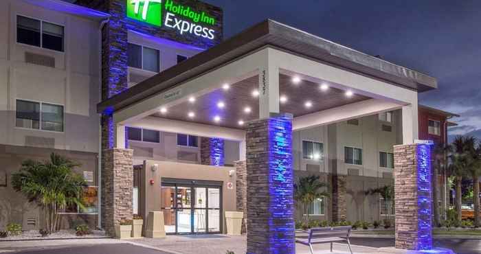 Exterior Holiday Inn Express NAPLES SOUTH - I-75, an IHG Hotel