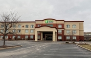 Exterior 7 Holiday Inn Express ST. LOUIS ARPT - MARYLAND HGTS, an IHG Hotel