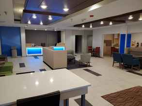 Lobi 4 Holiday Inn Express & Suites JUNCTION CITY, an IHG Hotel