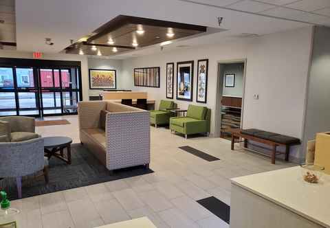 Lobby Holiday Inn Express & Suites JUNCTION CITY, an IHG Hotel