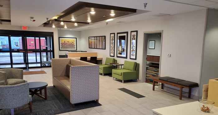 Lobi Holiday Inn Express & Suites JUNCTION CITY, an IHG Hotel