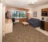 Common Space 4 Holiday Inn Express & Suites BAY CITY, an IHG Hotel