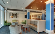 Lobby 6 Holiday Inn Express & Suites ROANOKE – CIVIC CENTER, an IHG Hotel