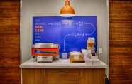 ร้านอาหาร 3 Holiday Inn Express NEWARK AIRPORT – ELIZABETH, an IHG Hotel