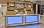 Lobi 5 Holiday Inn Express & Suites JERSEY CITY - HOLLAND TUNNEL, an IHG Hotel