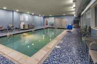 Kolam Renang Holiday Inn Express & Suites DETROIT - FARMINGTON HILLS, an IHG Hotel