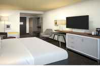 Bedroom Holiday Inn INDIANAPOLIS - AIRPORT AREA N, an IHG Hotel