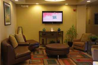 Lobby 4 Candlewood Suites CLARKSVILLE