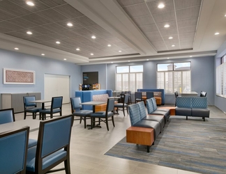 Lobby 2 Holiday Inn Express & Suites NORFOLK AIRPORT, an IHG Hotel