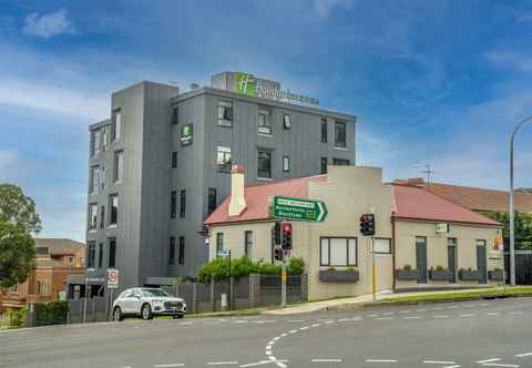 Bangunan Holiday Inn & Suites PARRAMATTA MARSDEN STREET, an IHG Hotel