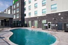 泳池 Holiday Inn FORT WORTH - ALLIANCE by IHG, an IHG Hotel