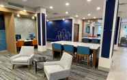 Sảnh chờ 7 Holiday Inn Express & Suites FT. SMITH - AIRPORT, an IHG Hotel