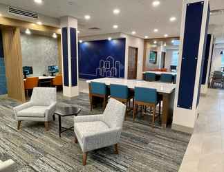 Lobi 2 Holiday Inn Express & Suites FT. SMITH - AIRPORT, an IHG Hotel