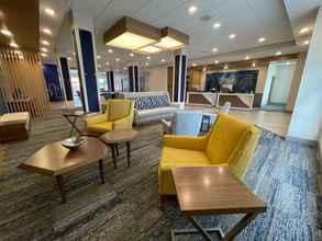 Lobi 4 Holiday Inn Express & Suites FT. SMITH - AIRPORT, an IHG Hotel