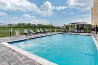 Swimming Pool Staybridge Suites DALLAS - GRAND PRAIRIE, an IHG Hotel