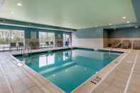 Kolam Renang Holiday Inn Express & Suites LANCASTER - MOUNT JOY, an IHG Hotel