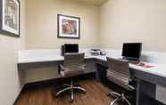 Functional Hall 4 Candlewood Suites PORTLAND-AIRPORT