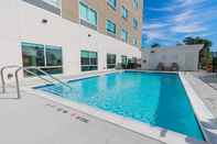 Swimming Pool Holiday Inn Express & Suites HOUSTON NORTH I-45 SPRING, an IHG Hotel