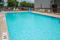 Swimming Pool Holiday Inn Express CLAYTON (SE RALEIGH), an IHG Hotel