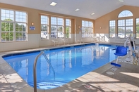Swimming Pool Holiday Inn Express & Suites SOUTHFIELD - DETROIT, an IHG Hotel