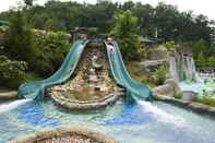 Kolam Renang Holiday Inn & Suites PIGEON FORGE CONVENTION CENTER, an IHG Hotel